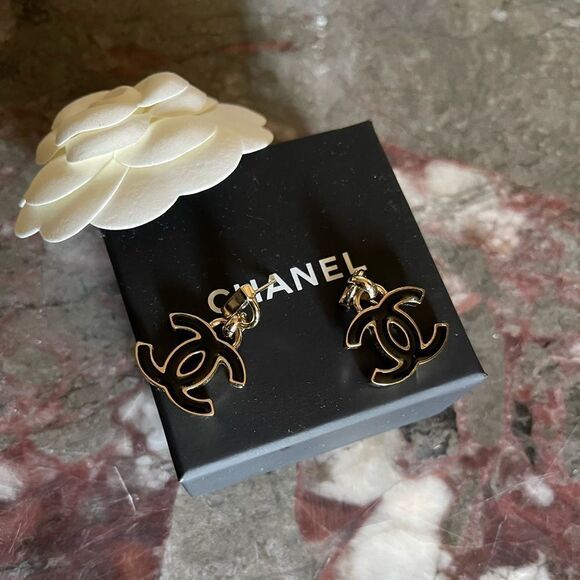CC Chanel Drop Earrings - Picture 2 of 6